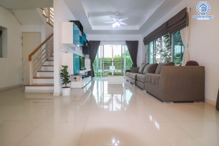 *****บ้านมือเดี่ยวมือสองย่านนนทบุรี ม.วิลล่าการ์เด้น3 บางกรวย-ไทรน้อย หลังมุม เนื้อที่ 66.7 ตร.ว. ฟังก์ชัน 3 ห้องนอน 3 ห้องน้ำ จอดรถได้ 2 คัน บรรยากาศเป็นส่วนตัว หน้าบ้านไม่ชนใคร บนทำเลศักยภาพ ใกล้เซ็นทรัลเวสต์เกต เชื่อมต่อหลายเส้นทาง ถ.รัตนาธิเบศร์, ถ.กาญจนาภิเษก และราชพฤกษ์ และรถไฟฟ้า "สถานีบางพลู"